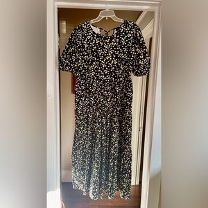 WHO WHAT WEAR Long Woman’s Dress with flower pattern Size: XL